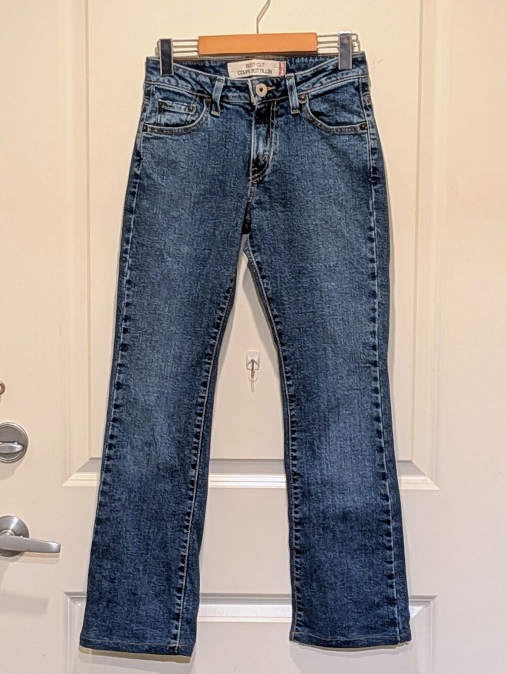 EUC Levi's 516 26x28 Dark Wash Cotton Boot Cut Jeans